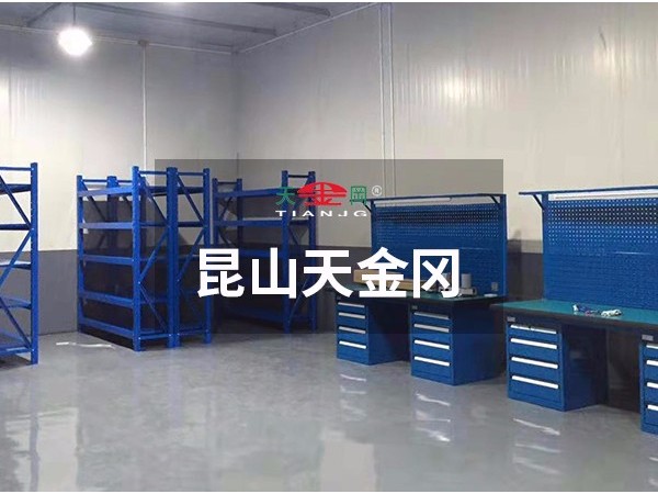 烈日炎炎，依然擋不住工具柜廠家天金岡師傅們上門安裝的腳步！