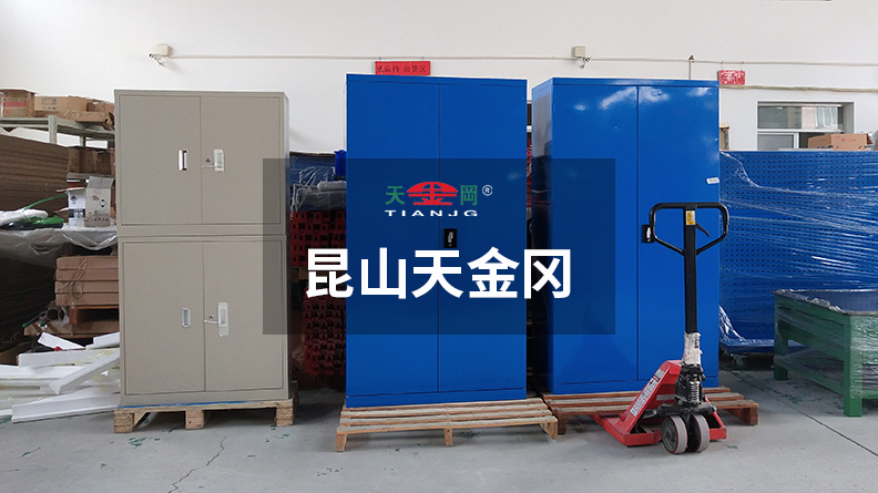 每臺車間工具柜出廠都經(jīng)上萬次質(zhì)檢，絕不容有一絲瑕疵