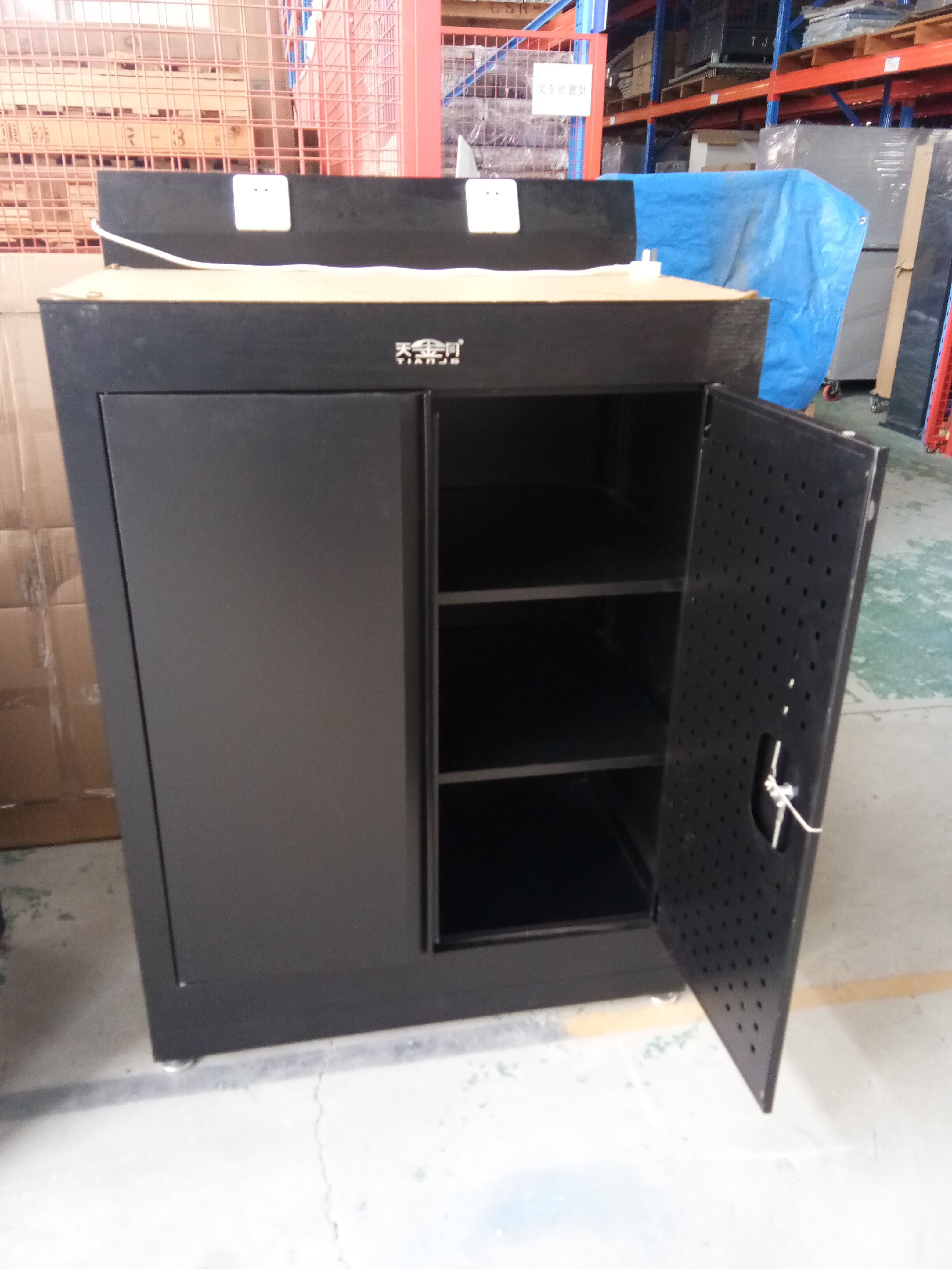 奧迪專用工具柜是如何提高企業(yè)6S管理標準的？