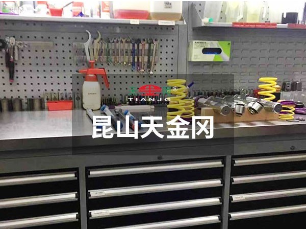 有個(gè)新工廠想買套柜子，工具柜定制廠家告訴你該怎么選?