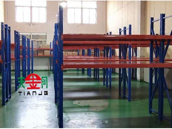 同一個空間，有了貨架，是不是換了種心情？