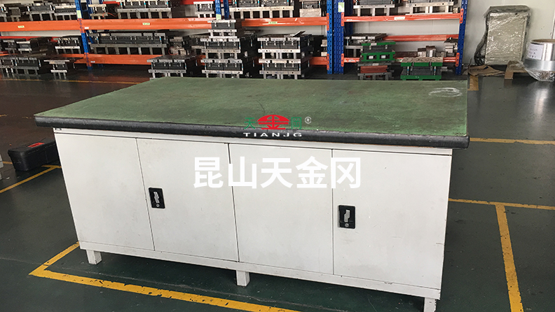 當(dāng)車(chē)間工具柜遇到模具廠，會(huì)擦出怎樣的火花？