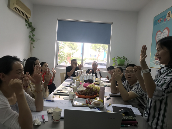 工具柜廠家天金岡與禧誠網商會外貿家人做環(huán)保手指操