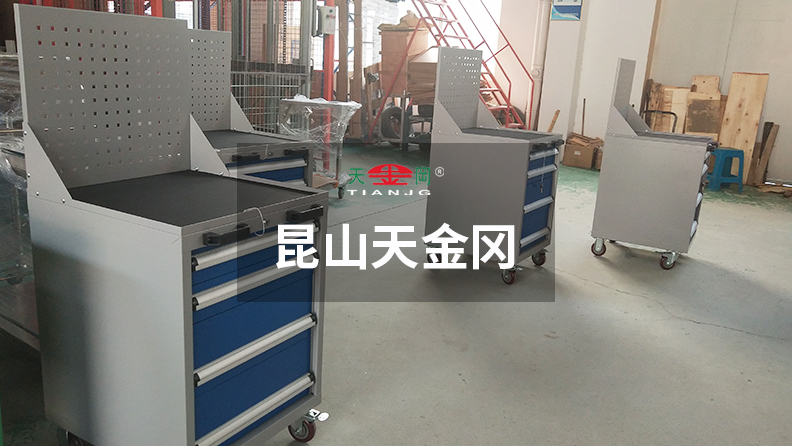鉗工工具柜廠家天金岡18年堅(jiān)持產(chǎn)品的品質(zhì)，從未松懈
